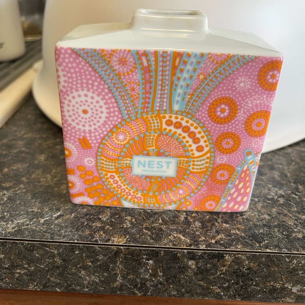 NEST Fragrances Colorful Ceramic refi Diffuser only. No reeds or scent oil.